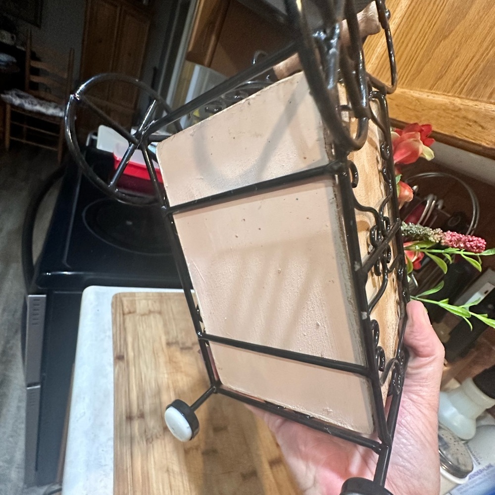 Handcrafted ceramic cart with metal carriage with florals - Picture 7 of 8